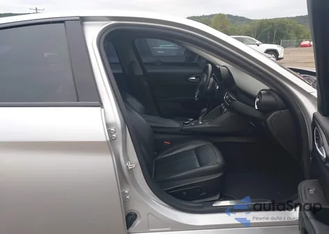 2017 Alfa Romeo Giulia Awd из США, поврежденный, VIN ZARFAEDN6H7527852